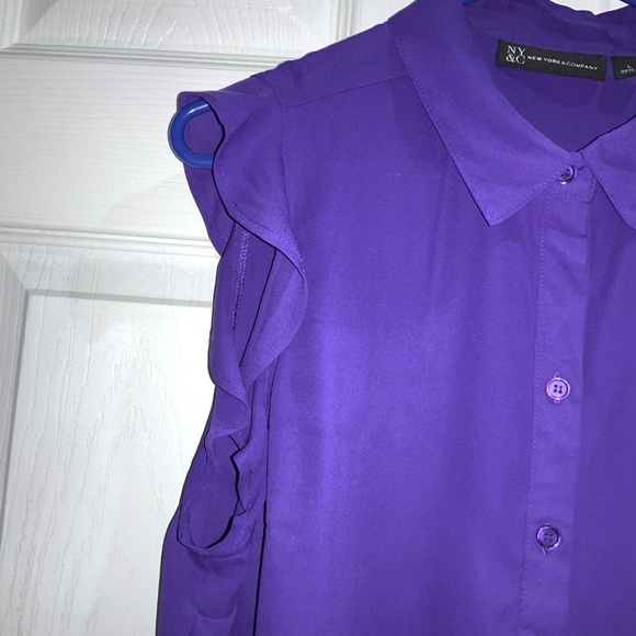 NY & Co. purple button front flutter sleeve top Sz L flounce hem - Picture 3 of 8